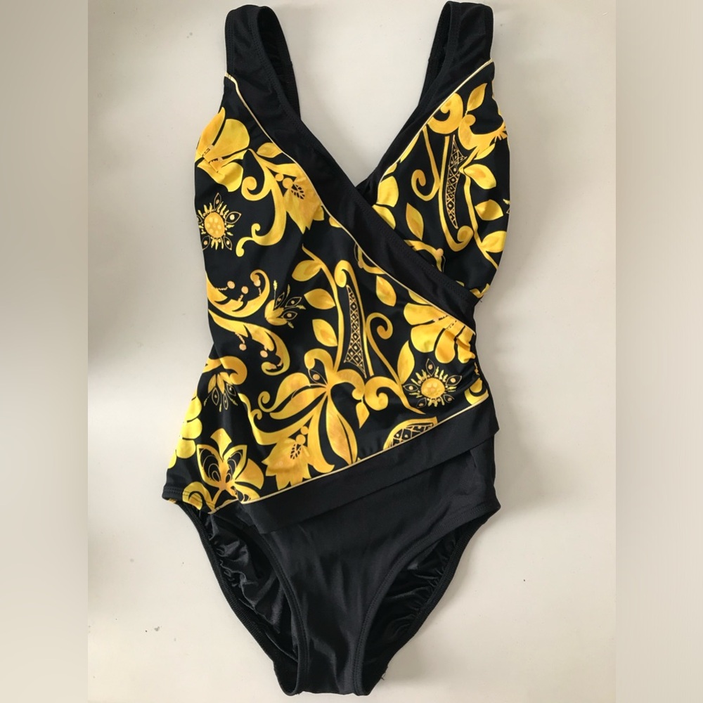 Boutique Swimsuit Size 10, Black and Yellow.